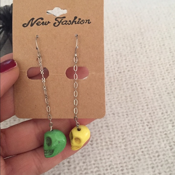 Drop Skull Chain Earrings - Picture 2 of 8